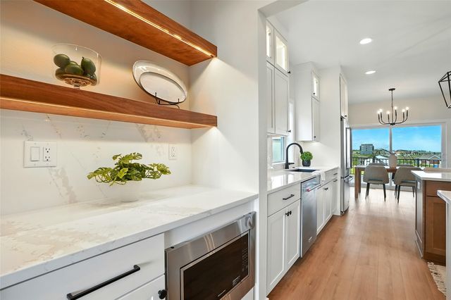 1700 Green Oak Pass, Tiffin, IA 52340