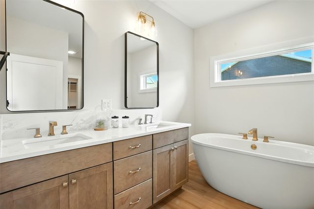 1700 Green Oak Pass, Tiffin, IA 52340