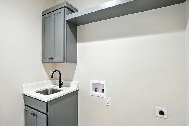 1700 Green Oak Pass, Tiffin, IA 52340