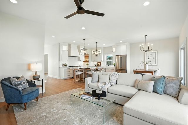 1700 Green Oak Pass, Tiffin, IA 52340