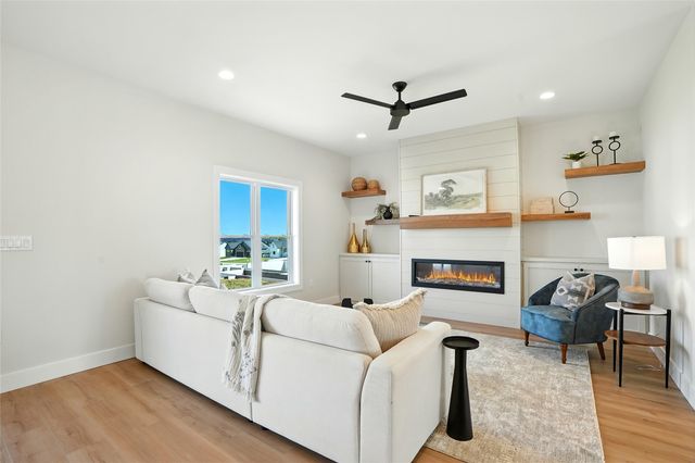 1700 Green Oak Pass, Tiffin, IA 52340