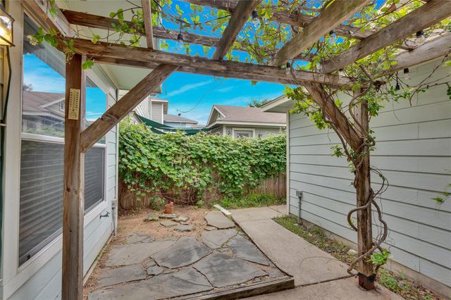 2212 Melissa Oaks LN, Austin, TX 78744