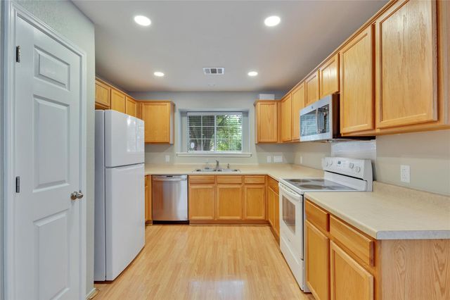 2212 Melissa Oaks LN, Austin, TX 78744