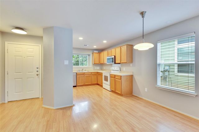 2212 Melissa Oaks LN, Austin, TX 78744