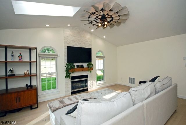 39 Susquehanna Trl, Branchburg Twp., NJ 08876