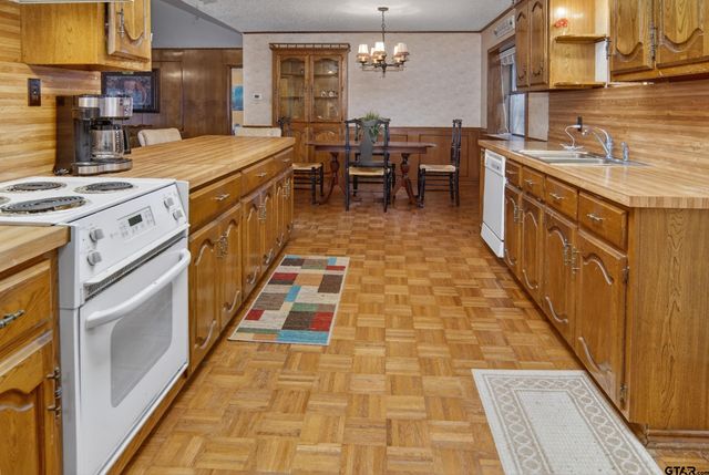 520 Rs County Road 3445, Emory, TX 75440