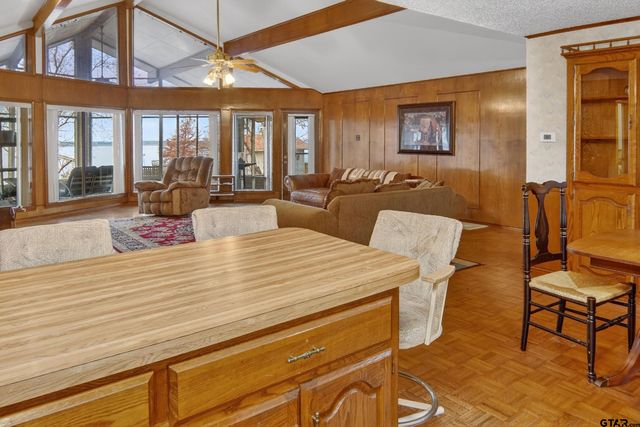 520 Rs County Road 3445, Emory, TX 75440