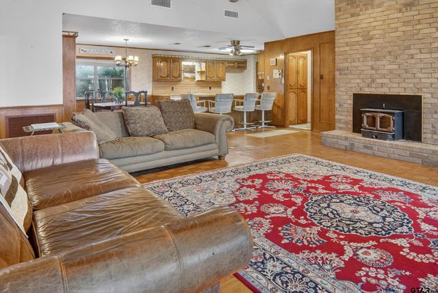 520 Rs County Road 3445, Emory, TX 75440