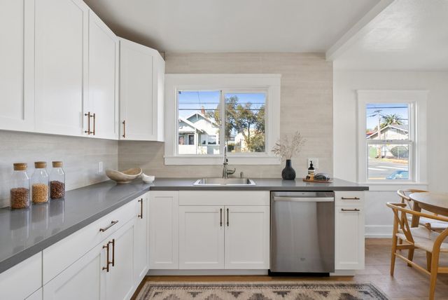 5500 Laverne Ave, Oakland, CA 94605