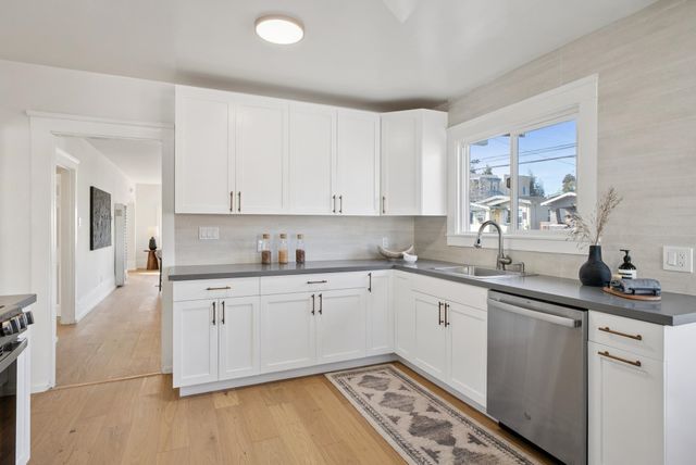 5500 Laverne Ave, Oakland, CA 94605