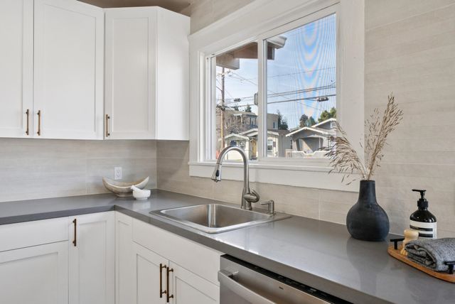 5500 Laverne Ave, Oakland, CA 94605