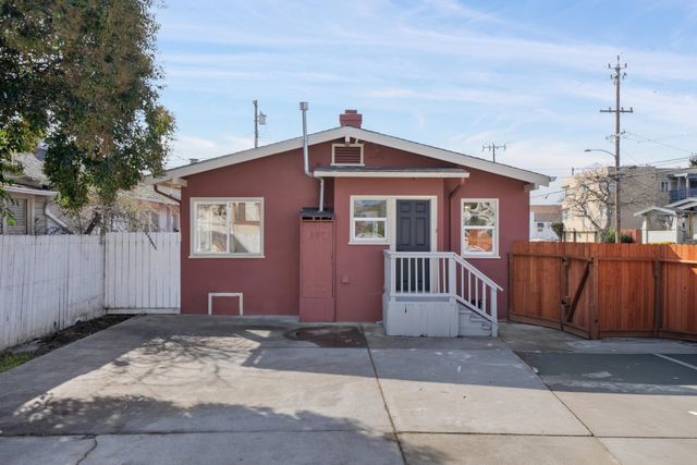 5500 Laverne Ave, Oakland, CA 94605