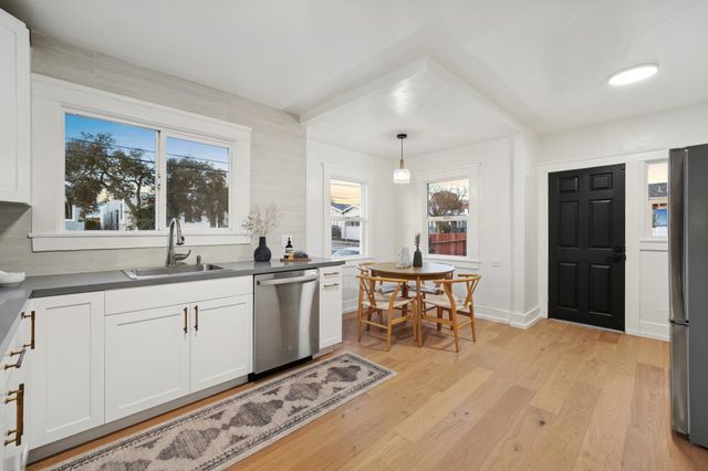 5500 Laverne Ave, Oakland, CA 94605