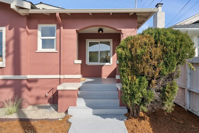 5500 Laverne Ave, Oakland, CA 94605