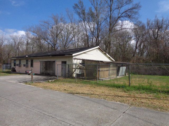 284 Carlos Street, Houma, LA 70364
