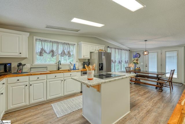 1755 Chumley Road, Woodruff, SC 29388