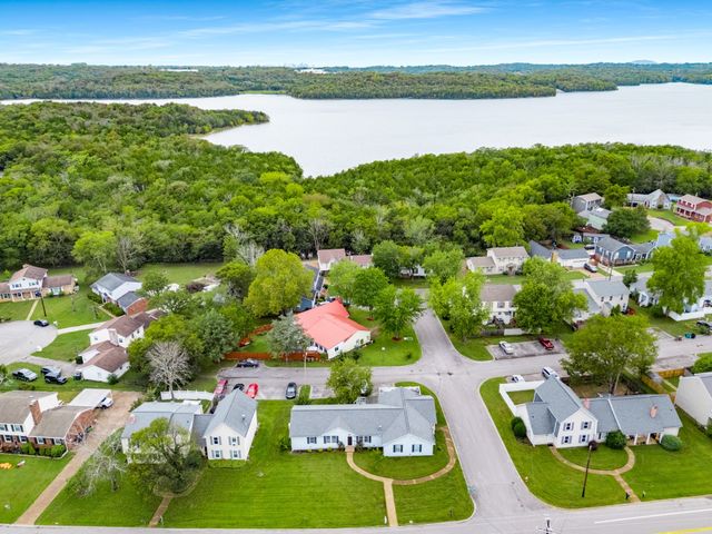 3840 Priest Lake Dr, Nashville, TN 37217