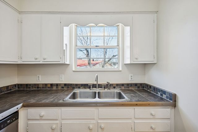 3840 Priest Lake Dr, Nashville, TN 37217