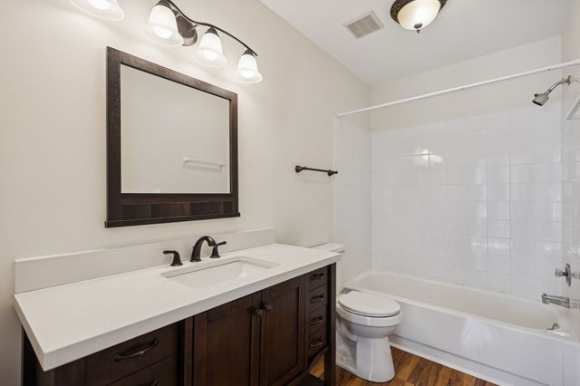 3840 Priest Lake Dr, Nashville, TN 37217