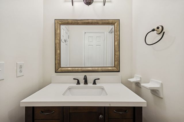 3840 Priest Lake Dr, Nashville, TN 37217