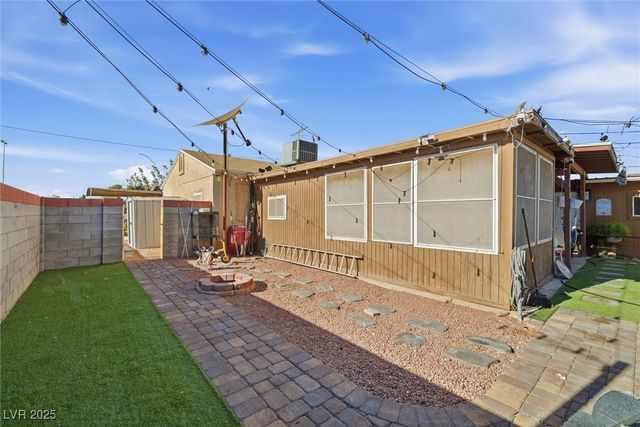 2504 Sandy Lane, Las Vegas, NV 89115