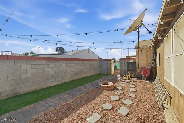 2504 Sandy Lane, Las Vegas, NV 89115