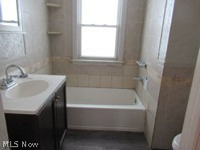249 Roosevelt Avenue, Elyria, OH 44035