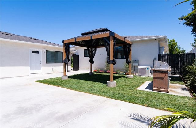 11831 Pomering B, Downey, CA 90241