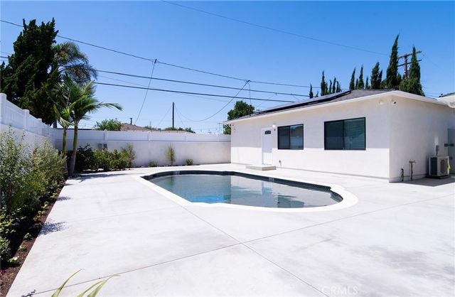 11831 Pomering B, Downey, CA 90241