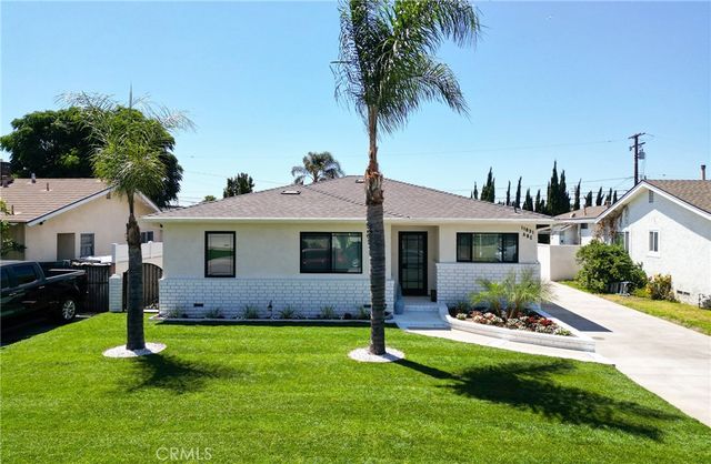 11831 Pomering B, Downey, CA 90241