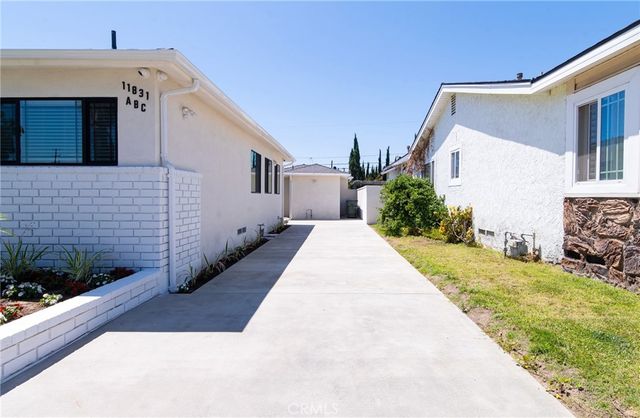 11831 Pomering B, Downey, CA 90241