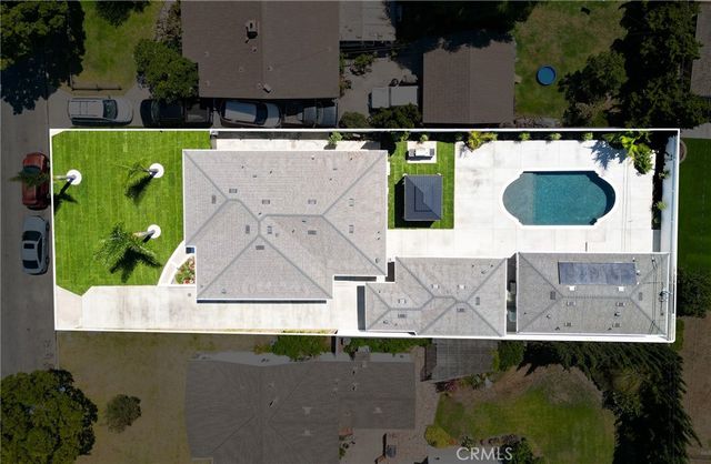 11831 Pomering B, Downey, CA 90241