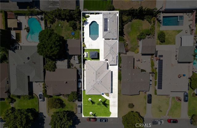 11831 Pomering B, Downey, CA 90241