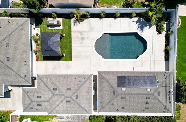 11831 Pomering B, Downey, CA 90241