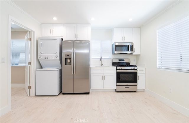 11831 Pomering B, Downey, CA 90241