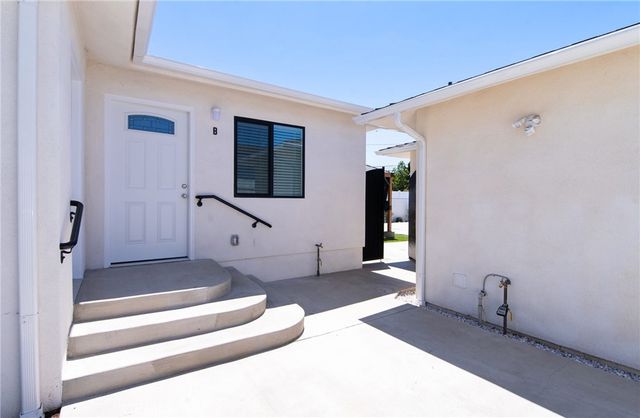 11831 Pomering B, Downey, CA 90241