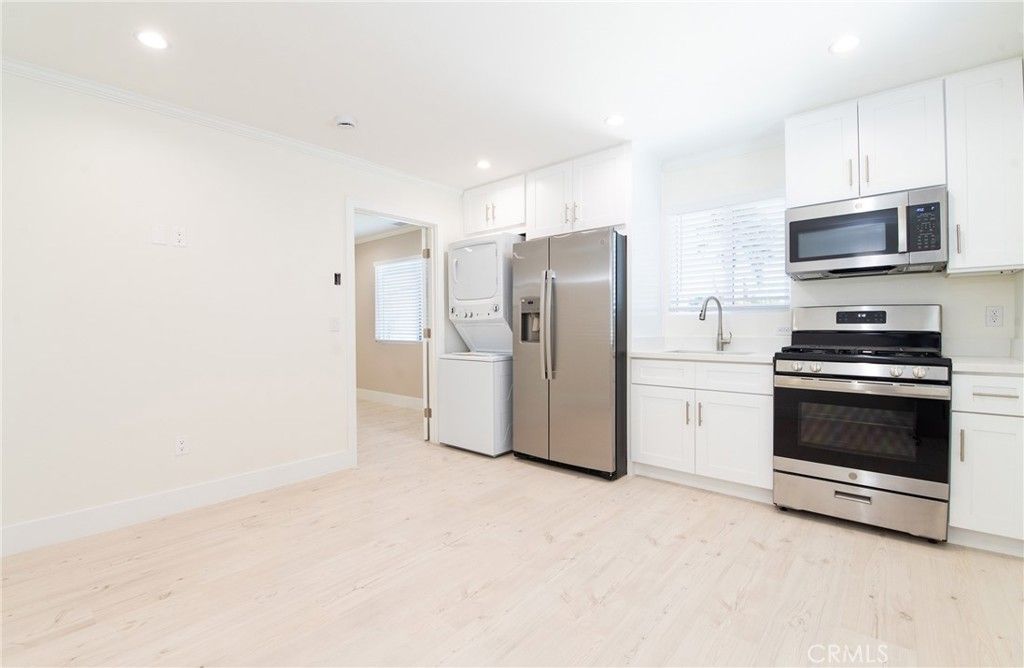 11831 Pomering B, Downey, CA 90241