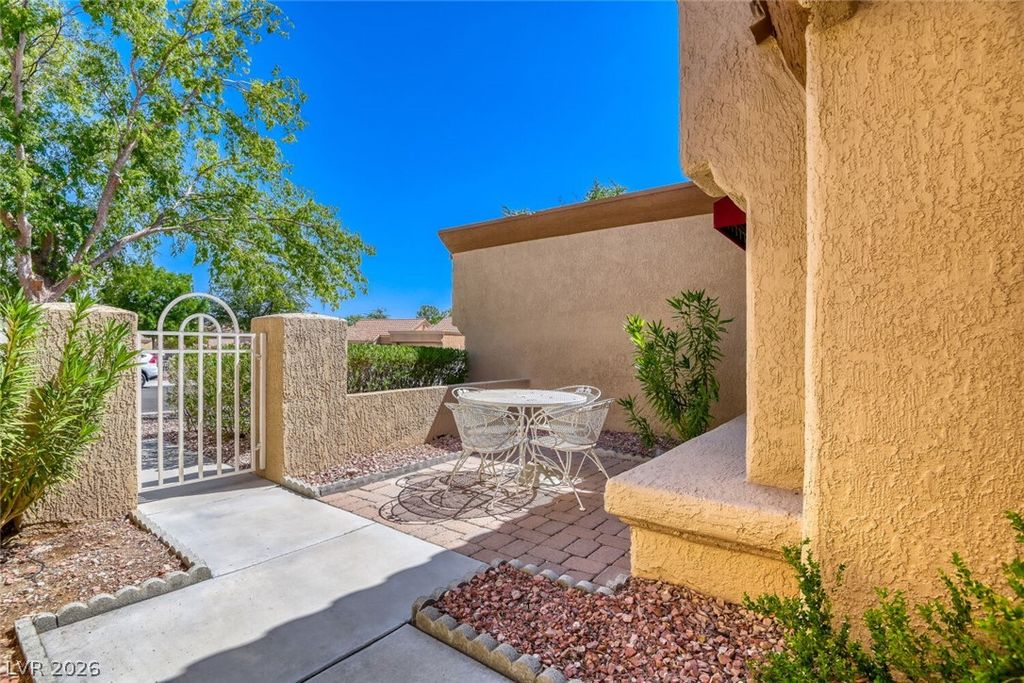 8709 Prairie Hill Drive, Las Vegas, NV 89134 — photo 2
