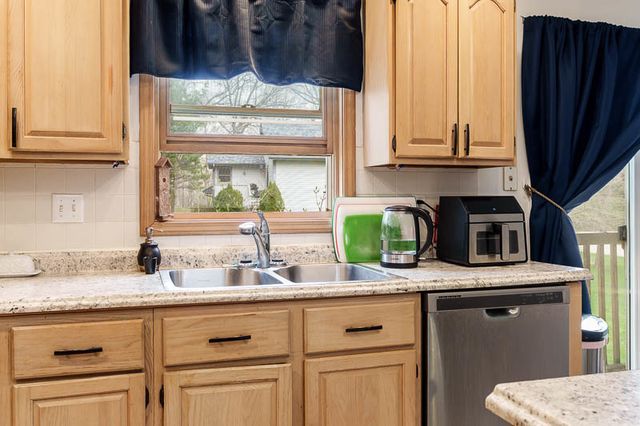 164 COLUMBIA, Poplar Grove, IL 61065