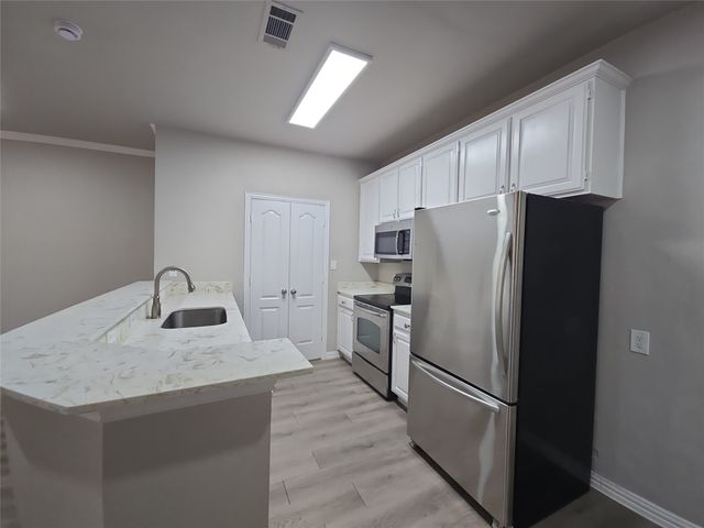 1501 Cedar Elm Drive 102, Euless, TX 76039