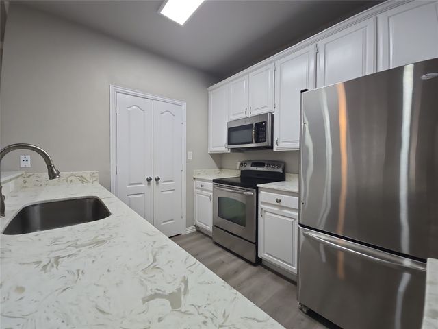 1501 Cedar Elm Drive 102, Euless, TX 76039