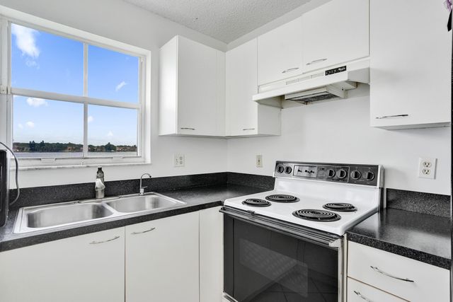 6733 Bayfront Drive, Margate, FL 33063