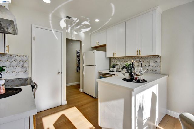 2547 Easton Ln 18, San Jose, CA 95133