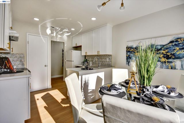 2547 Easton Ln 18, San Jose, CA 95133