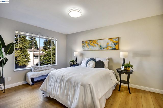 2547 Easton Ln 18, San Jose, CA 95133