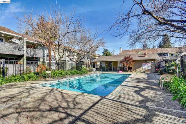 2547 Easton Ln 18, San Jose, CA 95133