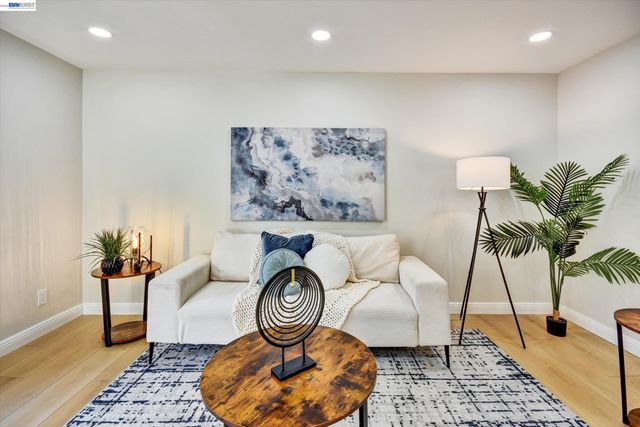 2547 Easton Ln 18, San Jose, CA 95133