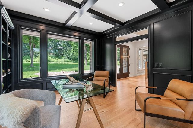 9 Red Forest Way, North Oaks, MN 55127