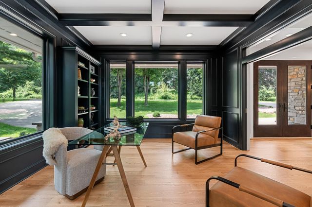 9 Red Forest Way, North Oaks, MN 55127