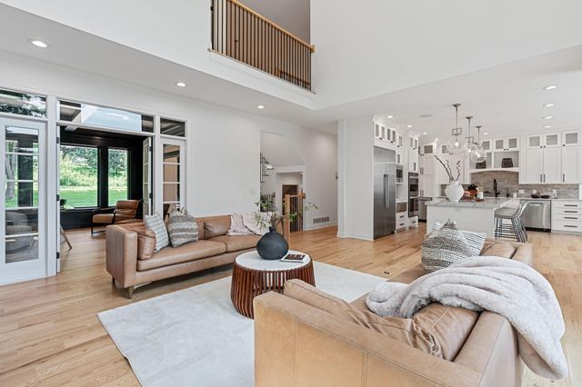 9 Red Forest Way, North Oaks, MN 55127